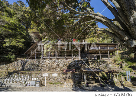 日龍峯寺舞台造りの本堂と籠堂 日龍峯寺舞台造りの本堂と籠堂 87593765