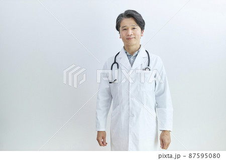 医療　白衣　医師　ポートレート  87595080