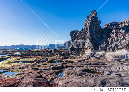 (静岡県下田市)恵比須島の磯 夕景 (静岡県下田市)恵比須島の磯 夕景 87595727
