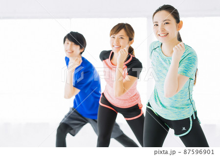 フィットネス エアロビ スポーツジム ダンス 女性 エクササイズ ダイエット フィットネス エアロビ スポーツジム ダンス 女性 エクササイズ ダイエット 87596901