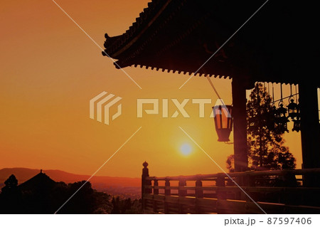 二月堂の夕日 87597406