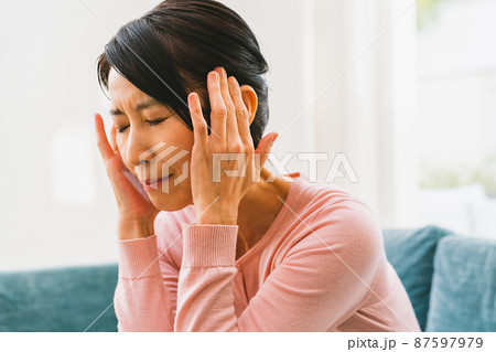 50代女性と頭痛 50代女性と頭痛 87597979
