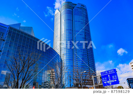東京　港区六本木の都市風景　テレビ朝日と六本木ヒルズ 87598129
