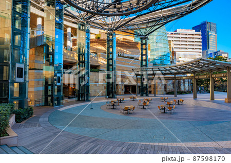 東京　港区六本木の都市風景　六本木ヒルズアリーナ 87598170