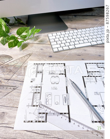 住宅設計 間取り図 分度器と三角定規 縦位置 住宅設計 間取り図 分度器と三角定規 縦位置 87598267