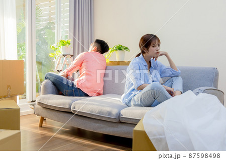 couple have fight in house 87598498