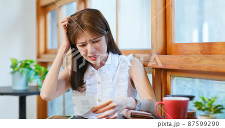 woman look at shopping bills 87599290