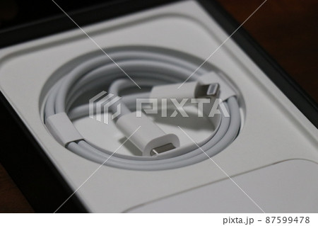 新品のスマートフォンの付属品 新品のスマートフォンの付属品 87599478