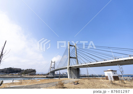 青空と松川浦大橋　福島県相馬市 87601297
