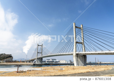 青空と松川浦大橋　福島県相馬市 87601308