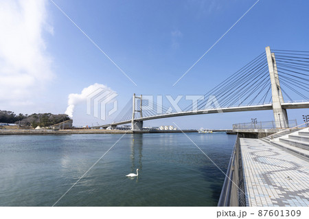 青空と松川浦大橋　福島県相馬市 87601309
