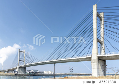 青空と松川浦大橋　福島県相馬市 87601330