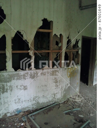 廃屋　古い　古い建物 87601649