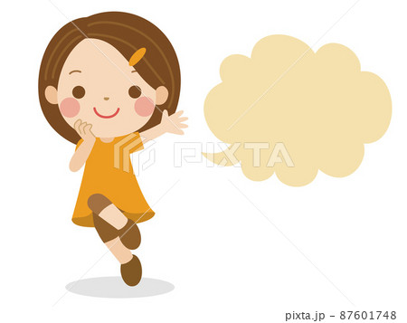 手を振りながら走る可愛い女の子とテキスト用吹き出しのイラスト素材