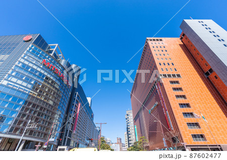 《福岡県》福岡市中央区天神の風景　大丸福岡天神店と福岡三越方向 87602477