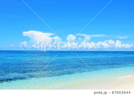 沖縄　宮古島　青空と海の風景 87603644