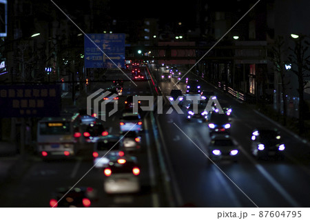夜の玉川通りの交通渋滞【ミニチュア風写真】 夜の玉川通りの交通渋滞【ミニチュア風写真】 87604795