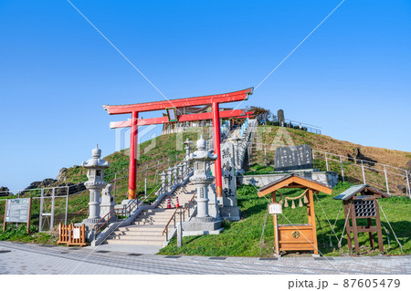 青森県八戸市　快晴の蕪嶋神社 87605479