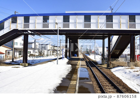 早春の北海道北斗市で道南いさりび鉄道七重浜駅の風景を撮影 早春の北海道北斗市で道南いさりび鉄道七重浜駅の風景を撮影 87606158