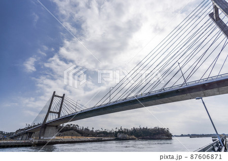 青空と松川浦大橋　福島県相馬市 87606871