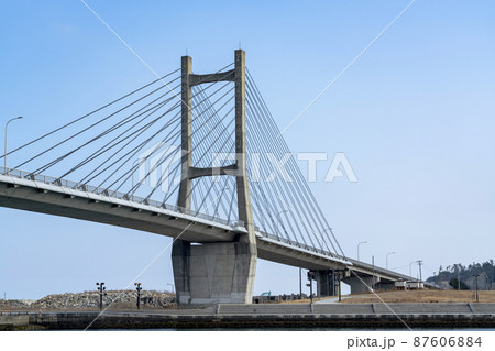 青空と松川浦大橋　福島県相馬市 87606884
