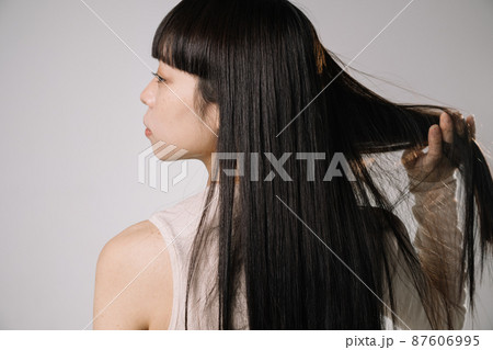 20代女性のヘアケア・ナチュラルビューティイメージ 87606995
