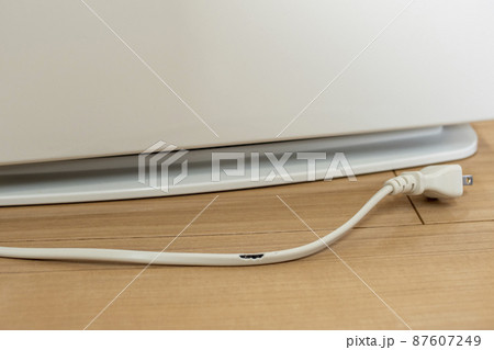 ウサギにかじられた電気コード 87607249