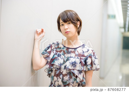 明るい可愛い女性 明るい可愛い女性 87608277