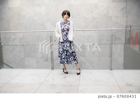 明るい可愛い女性 明るい可愛い女性 87608431