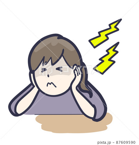 うるさいのを我慢する女性 87609590