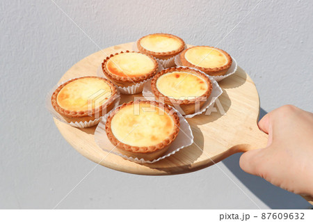 tart, cheese tart or tart in the tray tart, cheese tart or tart in the tray 87609632