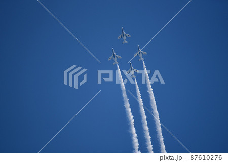 T-4ブルーインパルス　アクロバット飛行 87610276