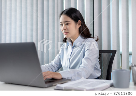 Businesswoman using laptop for financial and accounting work, Using computers to conduct financial transactions because the convenience, Freelancers work, Online communication, Internet, Wireless. Businesswoman using laptop for financial and accounting work, Using computers to conduct financial transactions because the convenience, Freelancers work, Online communication, Internet, Wireless. 87611300