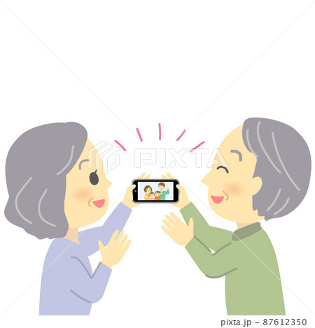 イラスト素材:携帯電話のビデオ通話を利用してオンライン帰省をする様子(老夫婦に手を振る若夫婦家族) イラスト素材:携帯電話のビデオ通話を利用してオンライン帰省をする様子(老夫婦に手を振る若夫婦家族) 87612350