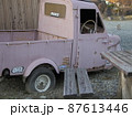 レトロ調に古びたトラック 87613446