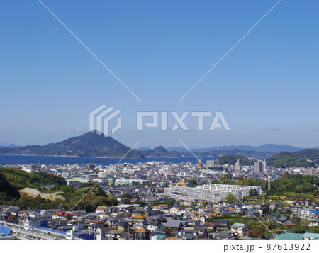 興居島と松山の街並み(愛媛県松山市) 興居島と松山の街並み(愛媛県松山市) 87613922