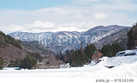 岐阜県高山市朝日町から眺める乗鞍岳 87616106