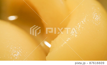 缶詰の黄桃 缶詰の黄桃 87616609