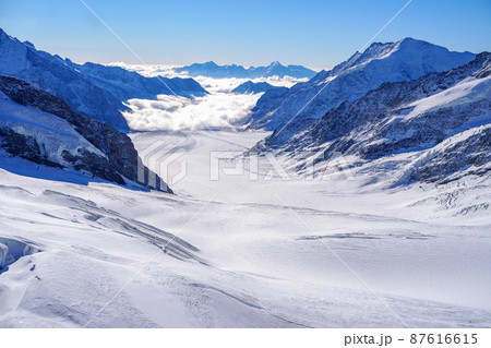 スフィンクス展望台から眺めるアレッチ氷河(ユングフラウヨッホ、スイス) スフィンクス展望台から眺めるアレッチ氷河(ユングフラウヨッホ、スイス) 87616615