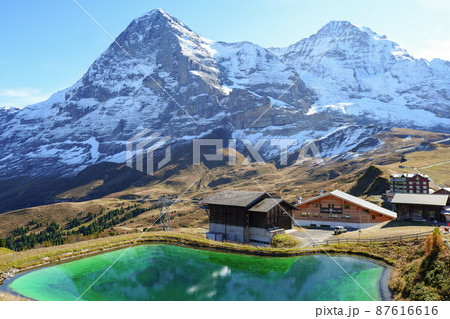 メンリッヒェン展望台からクライネ・シャイデックまでのハイキング途中に見える風景（スイス） 87616616