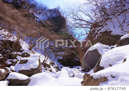 滝沢の不動滝　不動大滝　群馬県指定名勝　赤城山　爆布　滝　氷瀑 87617740