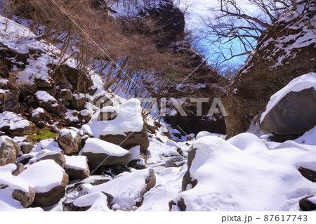 滝沢の不動滝　不動大滝　群馬県指定名勝　赤城山　爆布　滝　氷瀑 87617743