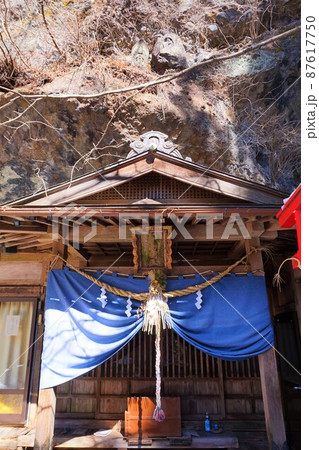 赤城山　瀧澤不動尊　鳥居　赤城稲荷大神　滝沢の不動滝　不動大滝　群馬県指定名勝　爆布　滝　氷瀑 87617750