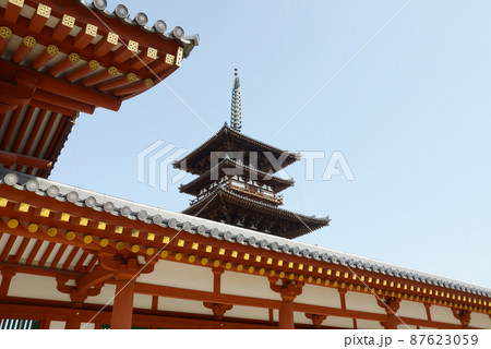 薬師寺　回廊と東塔　奈良市西ノ京町 87623059