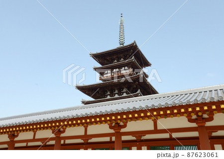 薬師寺　回廊と東塔　奈良市西ノ京町 87623061