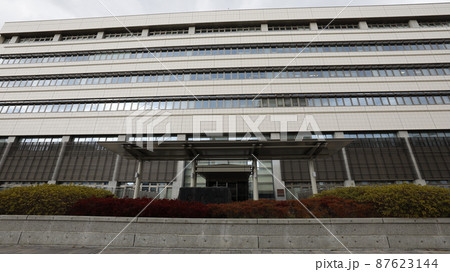 岡山地裁、広島高裁岡山支部、岡山家裁が入ったビル 87623144