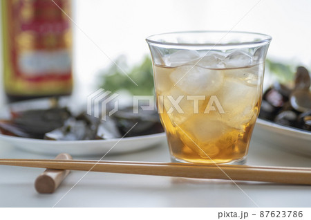 中華料理前菜ピータンとしじみの醤油漬けには紹興酒 中華料理前菜ピータンとしじみの醤油漬けには紹興酒 87623786