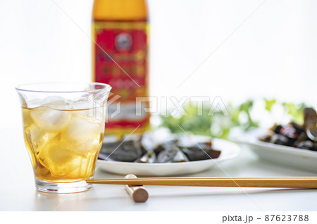 中華料理前菜ピータンとしじみの醤油漬けには紹興酒 87623788