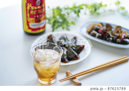 中華料理前菜ピータンとしじみの醤油漬けには紹興酒 87623789