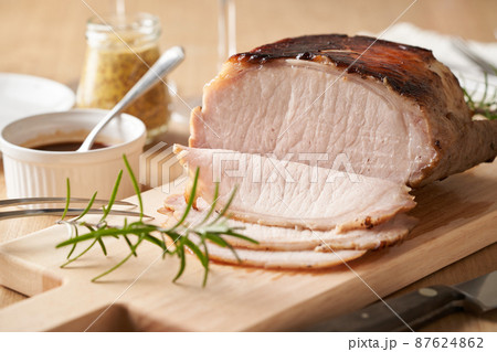 スライスしたローストポーク 87624862